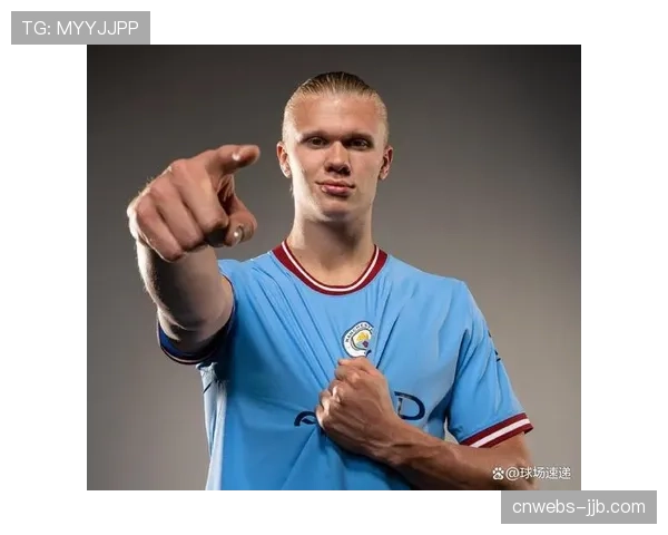 哈兰德点射破门后指天庆祝，追平圣诞前进球纪录