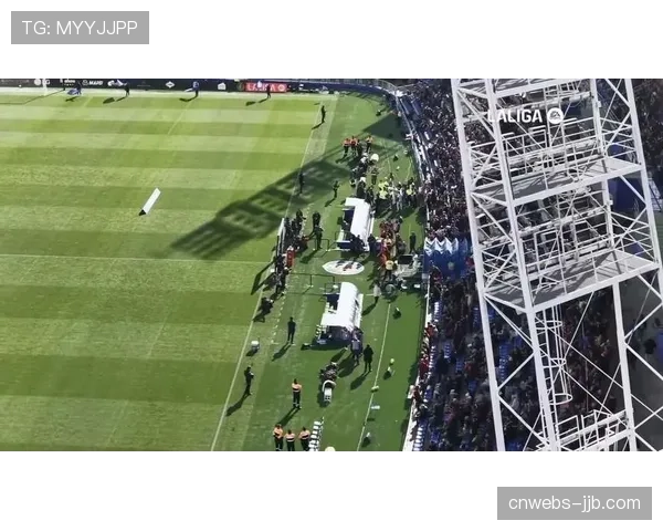 皇马球迷在梅斯塔利亚遭瓦伦西亚球迷辱骂挑衅，被迫提前离场