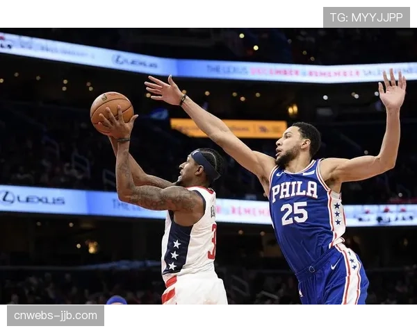 奇才队暂停后调整防守，改用盯人主防，切断对手传球路线见效